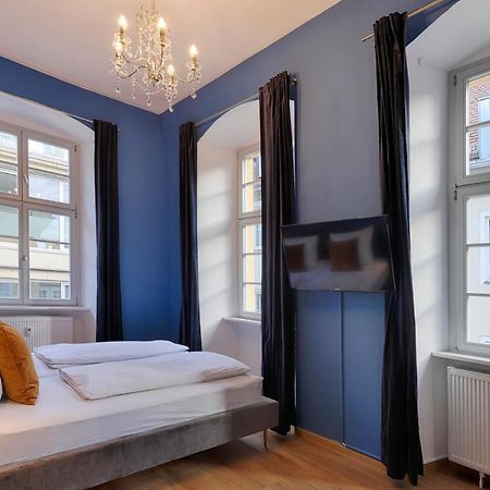 Homie Stay Am Marktplatz - Wohnen Im Historischen Balthasar-Neumann-Apartment Würzburg Eksteriør billede